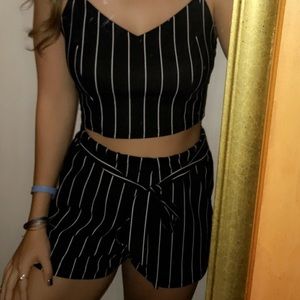 2 piece black and white set